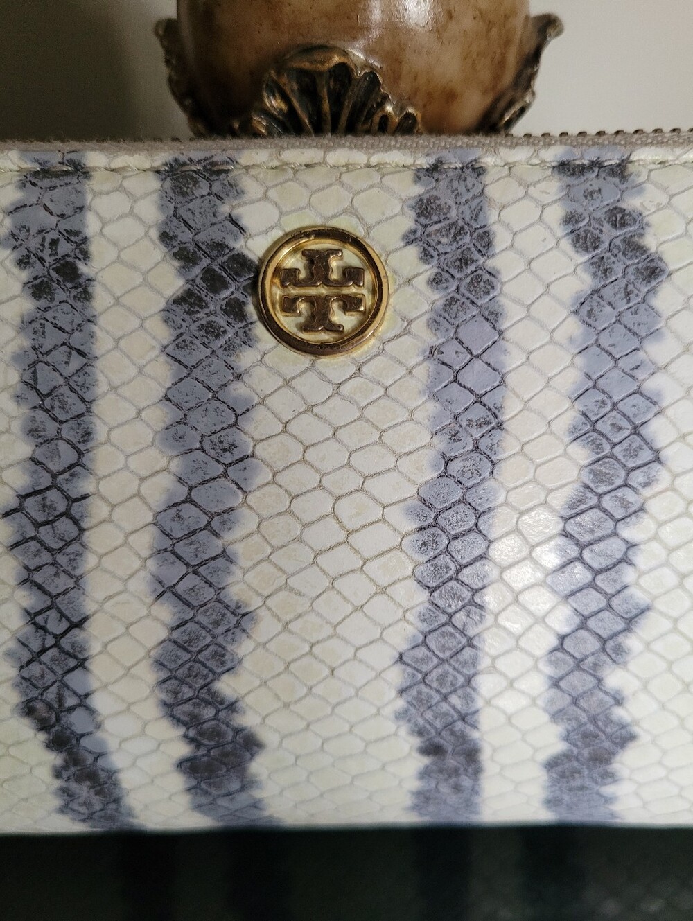 Tory Burch Continental Snakeskin Zip Around Wallet 7.5"×4"×1" - Picture 4 of 16